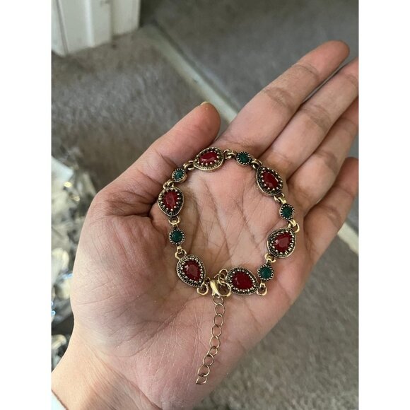 Golden bracelet, Vintage style lightweight , statement red dainty minimalist - Picture 4 of 10